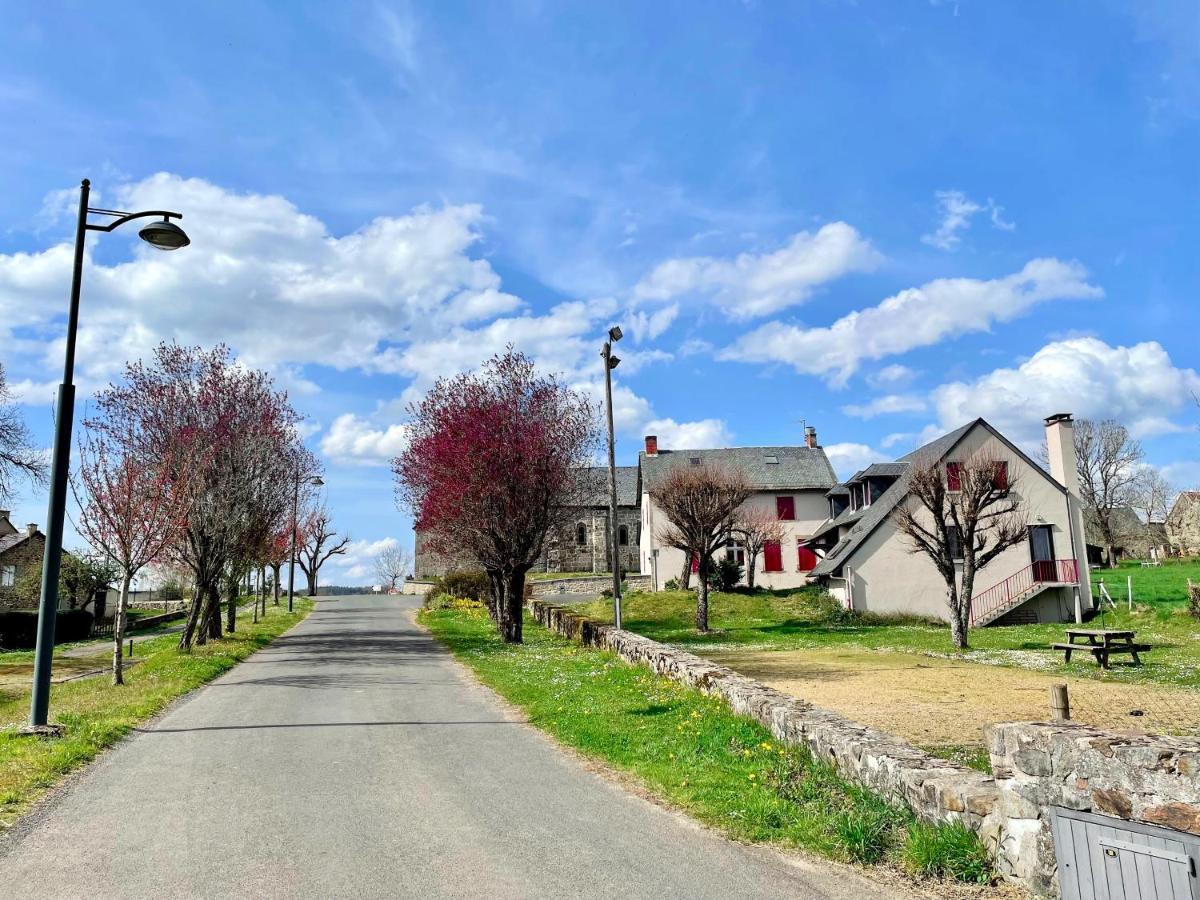 Auberge Le Beaulieu -Cantal Екстериор снимка